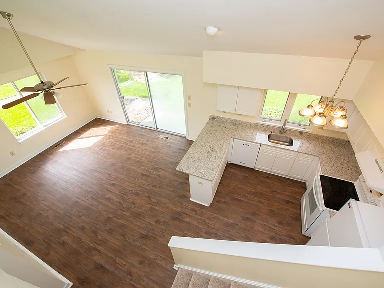 Rosewood Condominiums — Photo 29