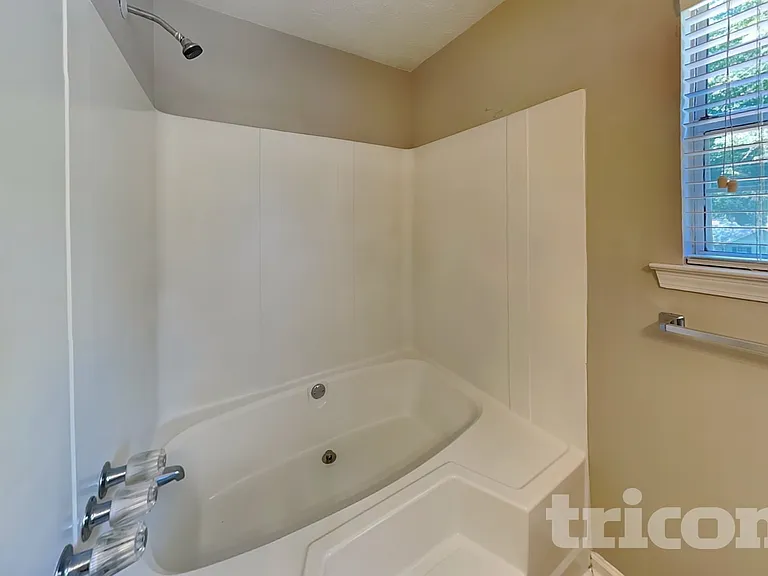 48 Halehaven Dr — Photo 9