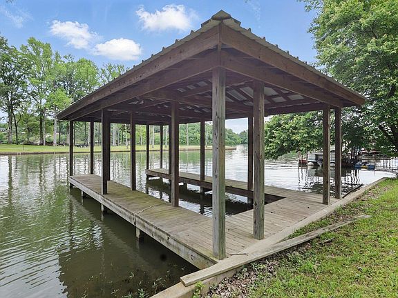 3rd image of 249 Springbrook Dr