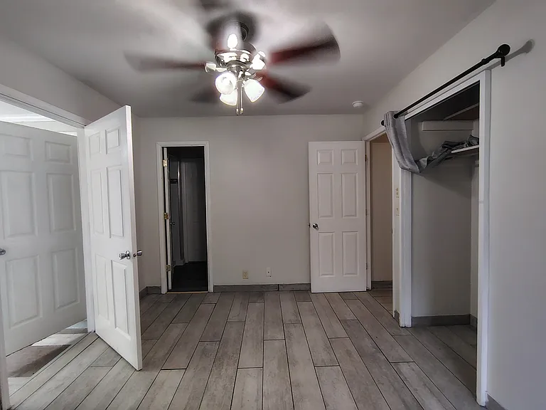 903 Holiday Dr — Photo 12