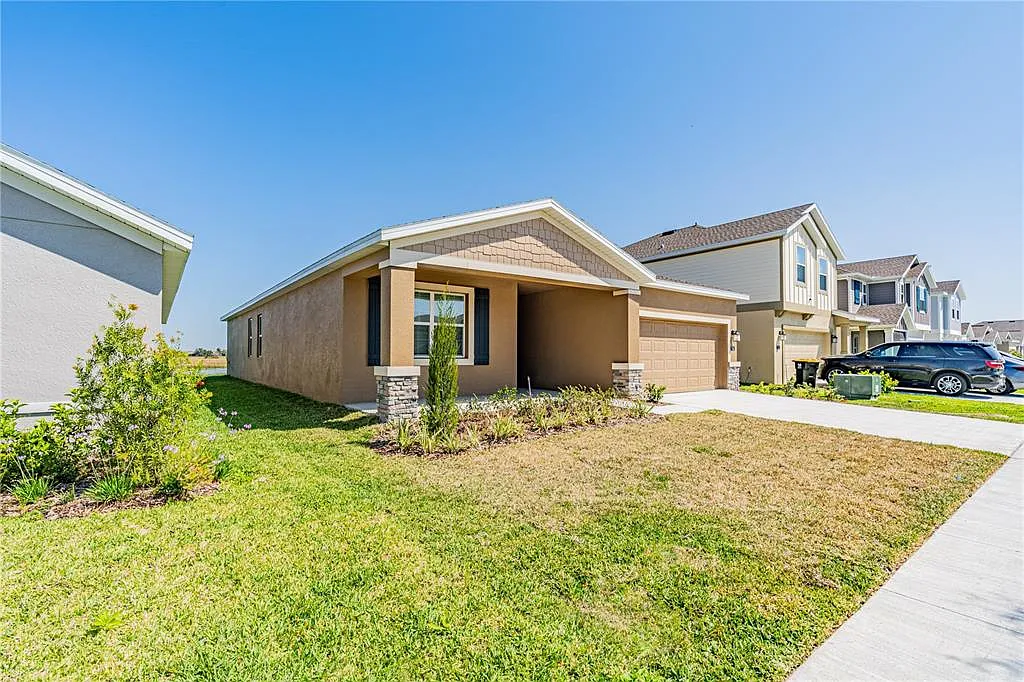 4 bed, 3.0 bath, 2080 sqft, $2,600 — Photo 2