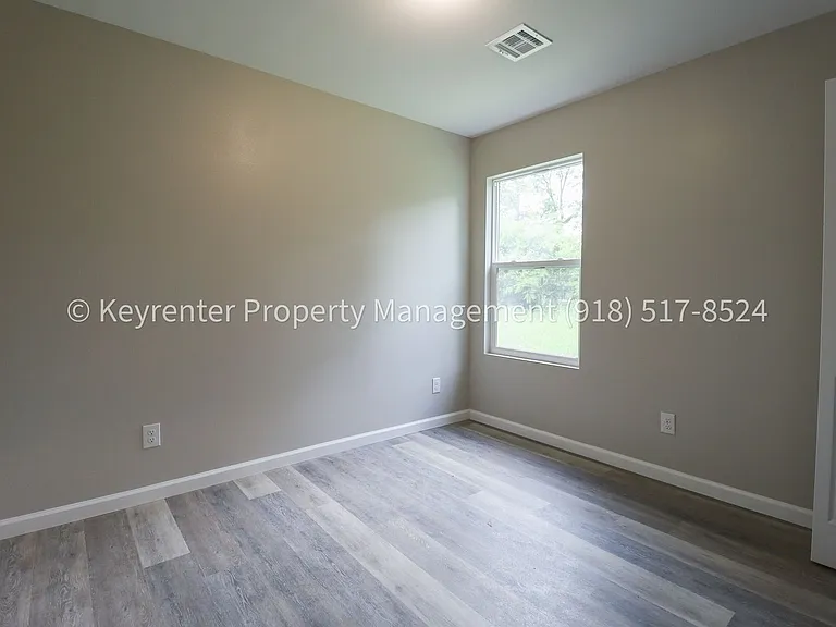 43 S Toledo Ave — Photo 11