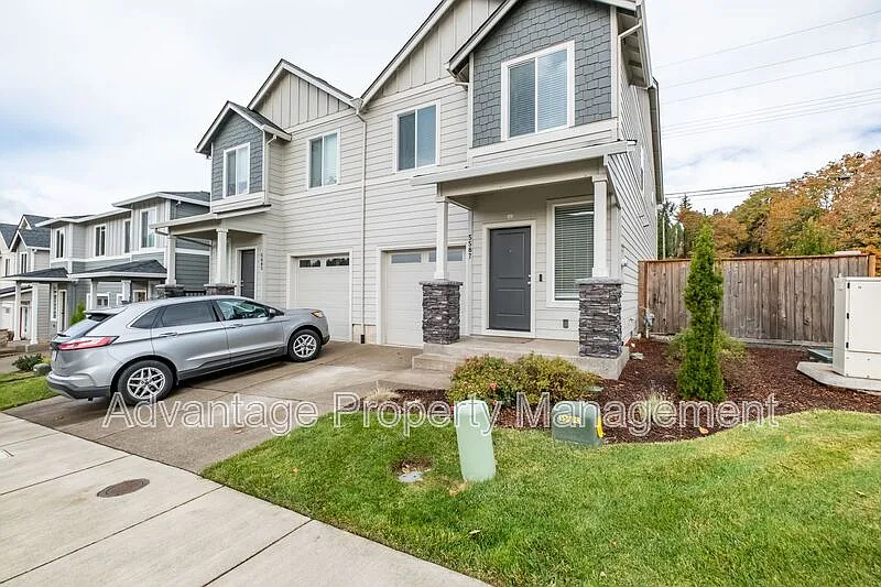 3 bed, 2.5 bath, 1736 sqft, $2,700 — Photo 2
