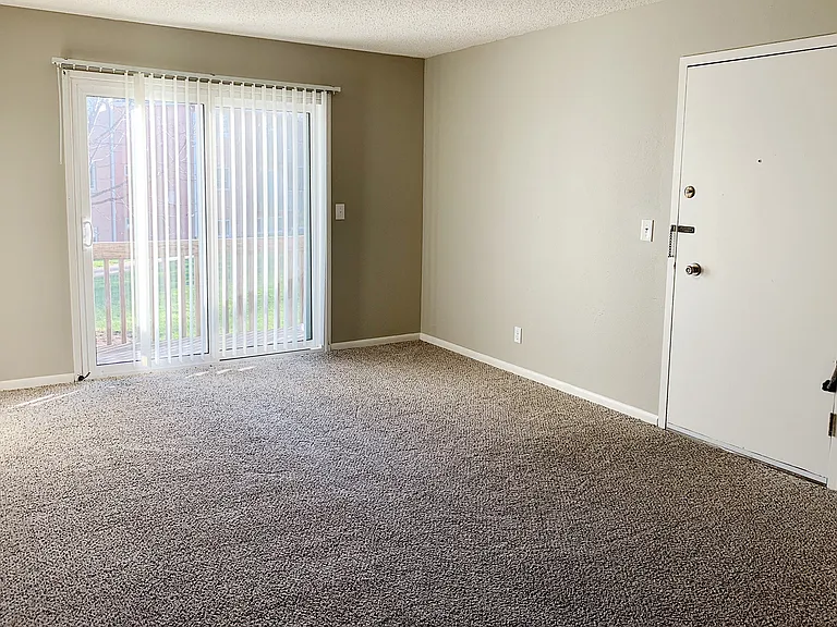 Oak Creek Apartments — Photo 14