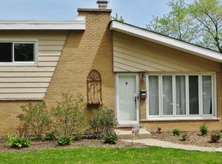 443 N Wisconsin Ave, Villa Park, IL 60181