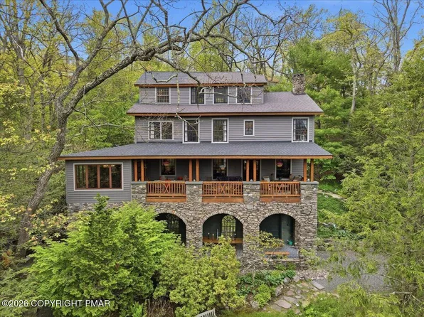 223 Huckleberry Ln, Buck Hill Falls, PA 18323