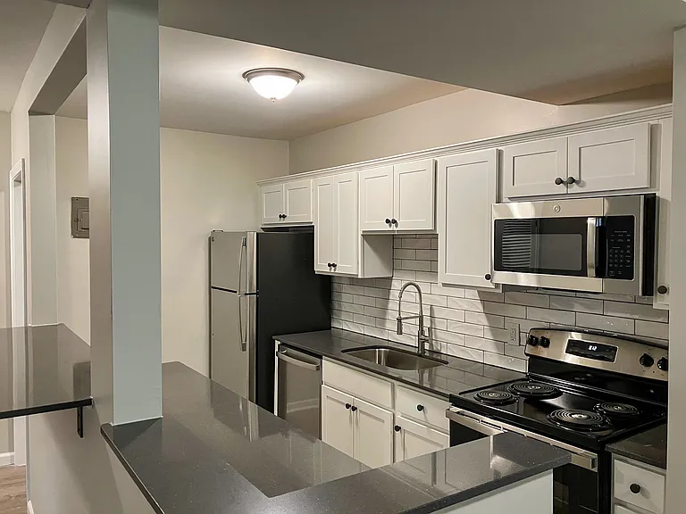 Country Manor Apartment Homes — Photo 3
