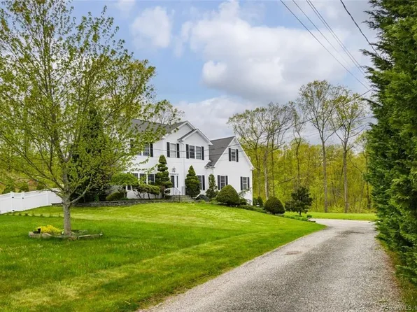 90 Nicholas Court, Hamden, CT 06518