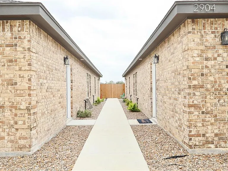 2904 E Israel Ave #A — Photo 11