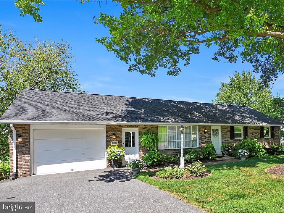 1st image of 137 Edgewood Dr