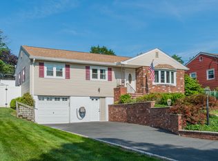 14 Devonshire Rd S, Cedar Grove, NJ 07009