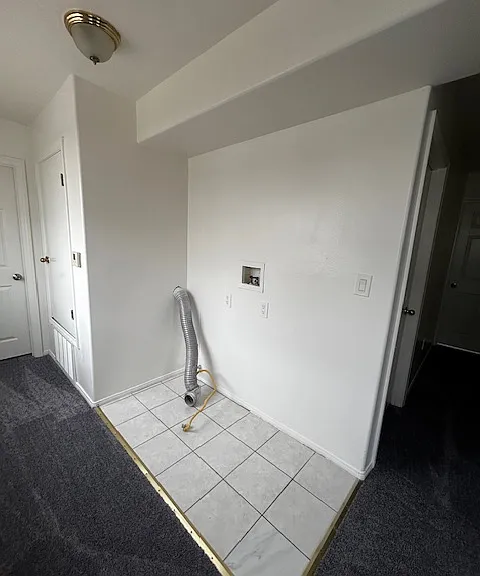 washer/dryer hook ups