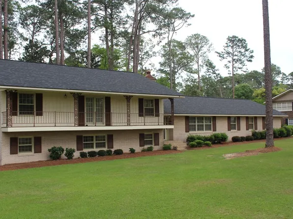2021 N Emory Dr, Tifton, GA 31794