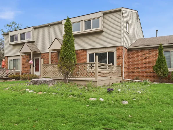 12264 Woodside Dr, Grand Blanc, MI 48439