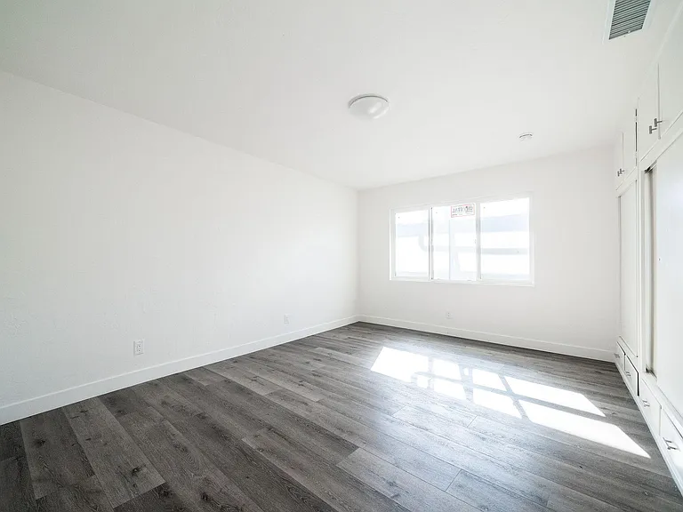1011 San Julian St #203 — Photo 30