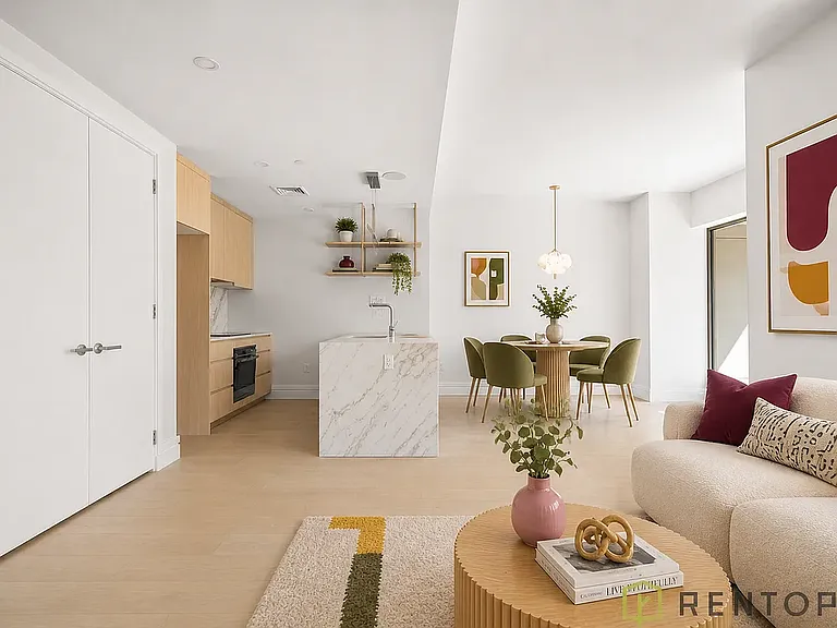 960 Franklin Ave #451 — Photo 2
