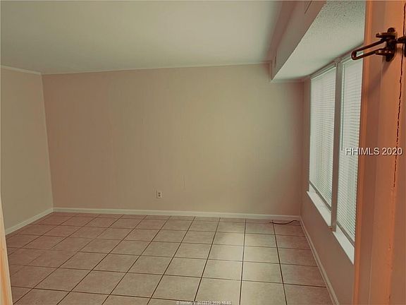 4th image of 100 Mathews Dr APT 15