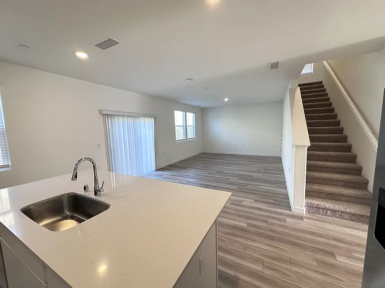4101 N Cresta Ave — Photo 3
