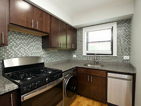 3rd image of 696-96 Elm Pl #13