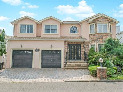 27 Honey Ln, Staten Island, NY, 10307