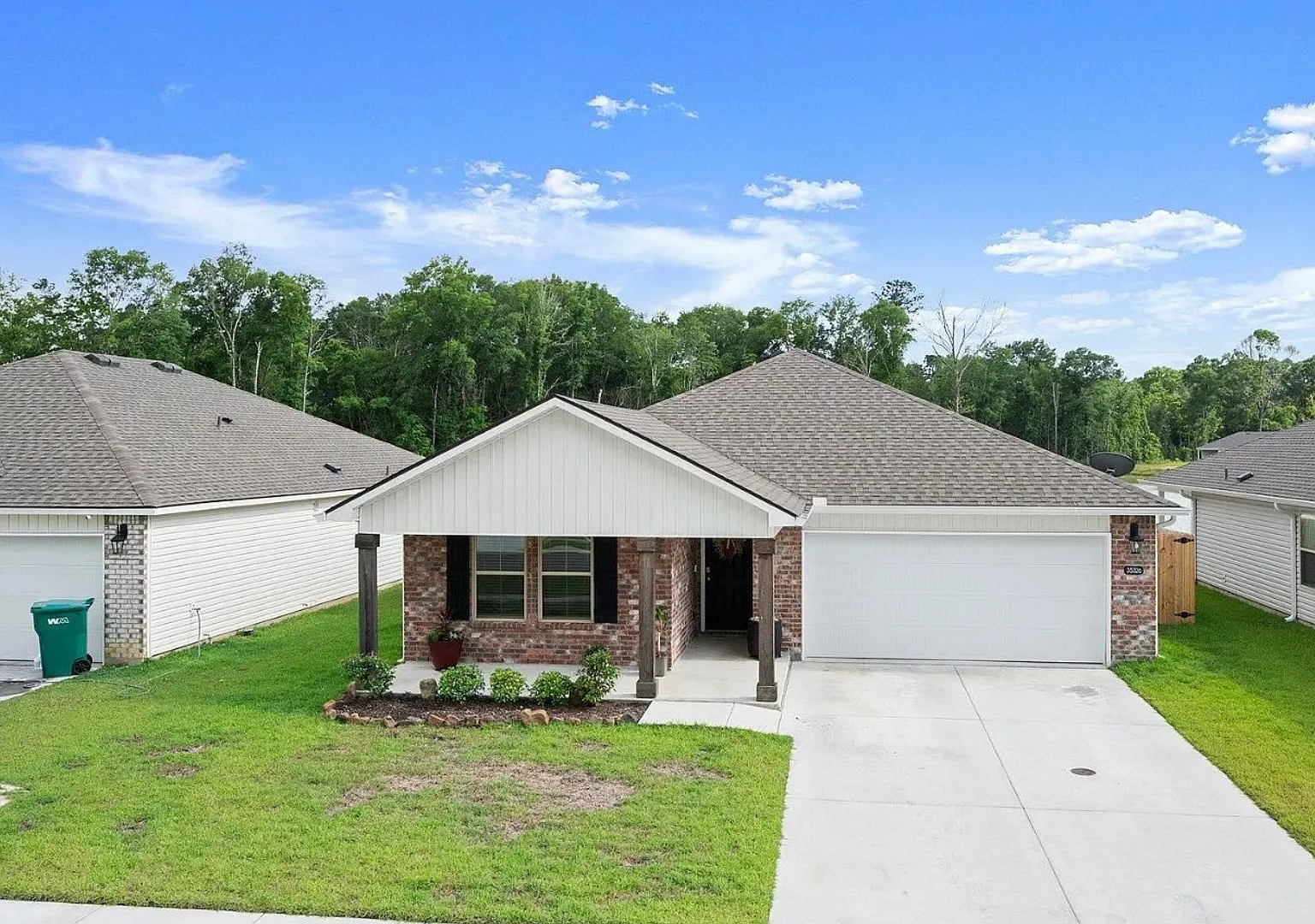 Charming 4-Bed Home in Denham Springs with Spacious Backyard — Photo 2