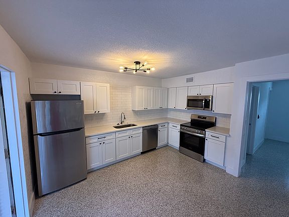 4th image of 114 Columbia Dr #4