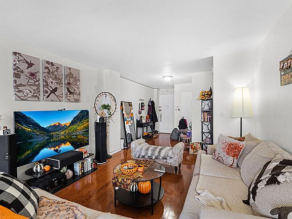 2nd image of 10 Huron Ave APT 16N