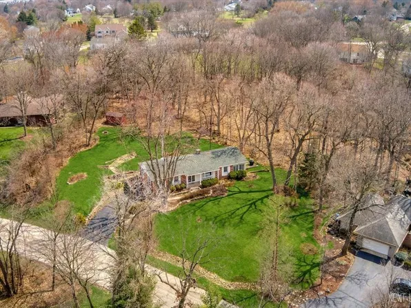 36W474 Hickory Hollow Dr, Dundee, IL 60118