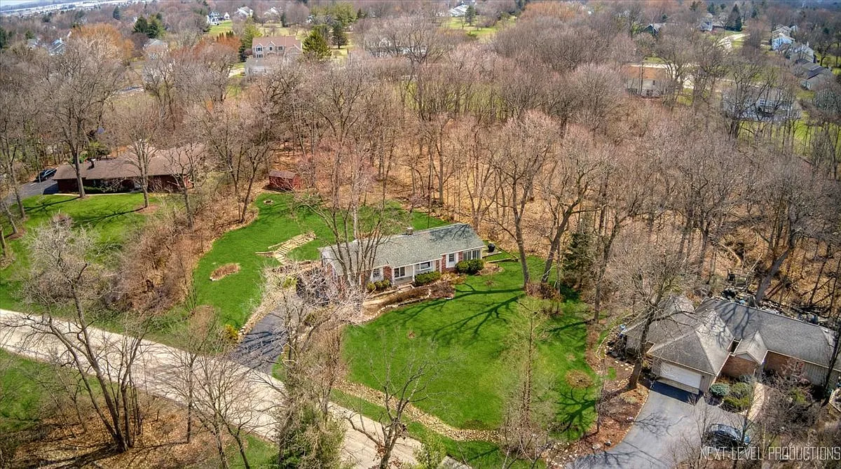 36W474 Hickory Hollow Dr photo 1