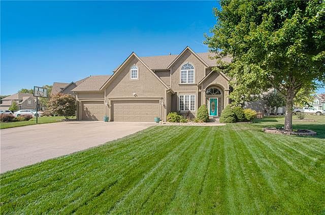 1st image of 453 NE Lakes Edge Dr
