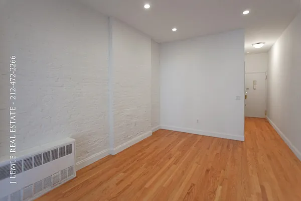 Rented by J. Lemle Real Estate | media 17