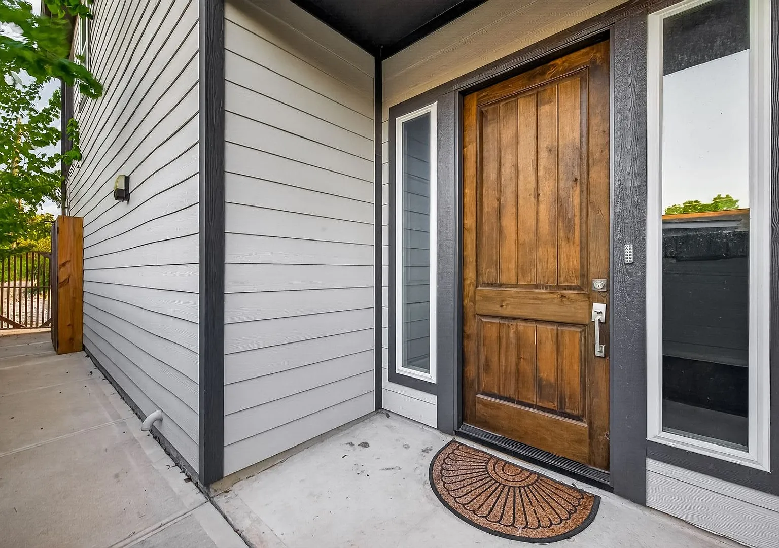 Charming 3BR Duplex in Houston — Photo 2