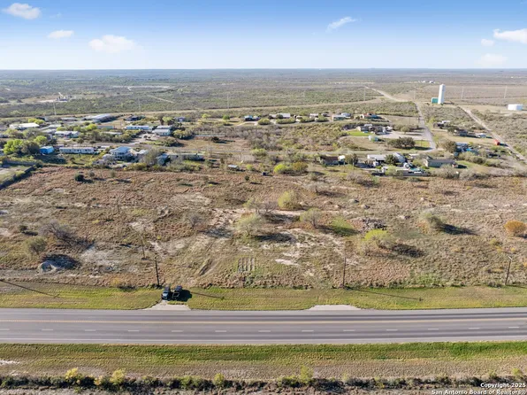 3187 HWY 72, Three Rivers, TX 78071