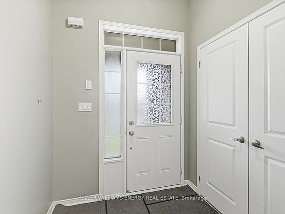 4th image of 18 Rimrock Cres