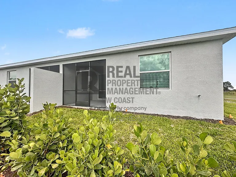 20501 Hazelnut Ct S — Photo 24