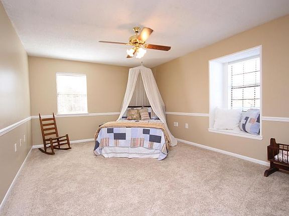 5th image of 115 Lake Lorraine Cir