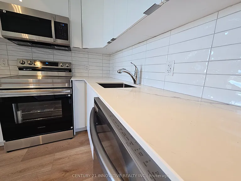 33 Erie Ave #807 — Photo 12