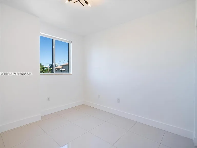 2280 SW 32nd Ave #201 — Photo 11