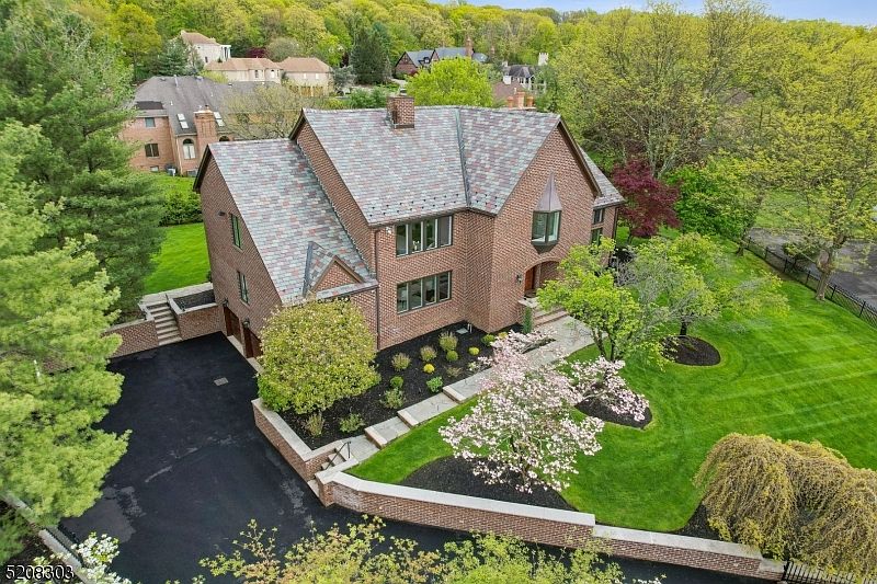 1st image of 3 Laurel Ct