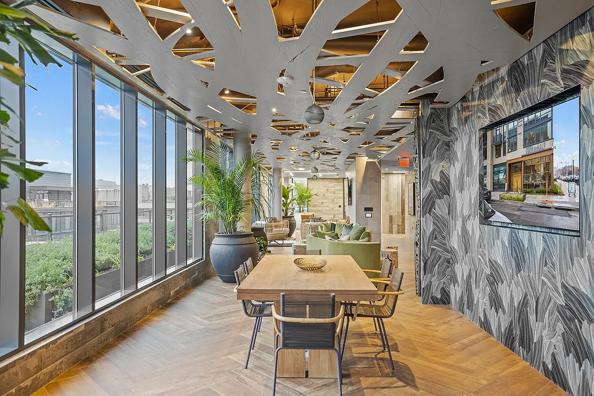 Spacious penthouse clubhouse lounge located on the rooftop. - Coda on Half