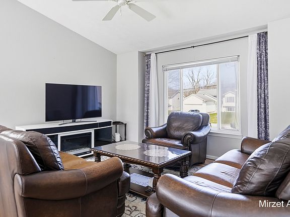 5th image of 300 Regent St SE
