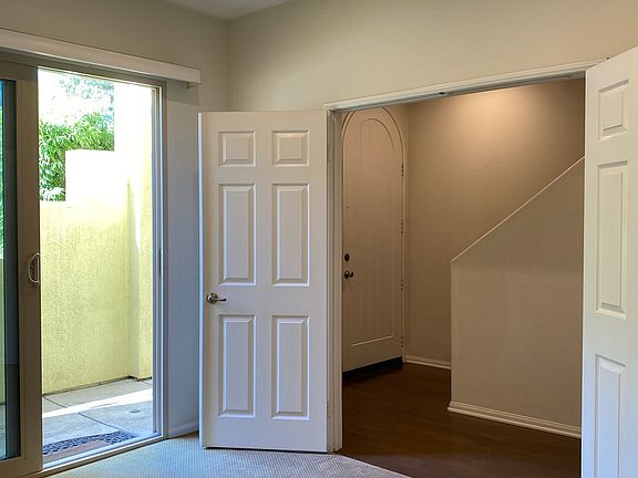 4th image of 2538 Escala Cir