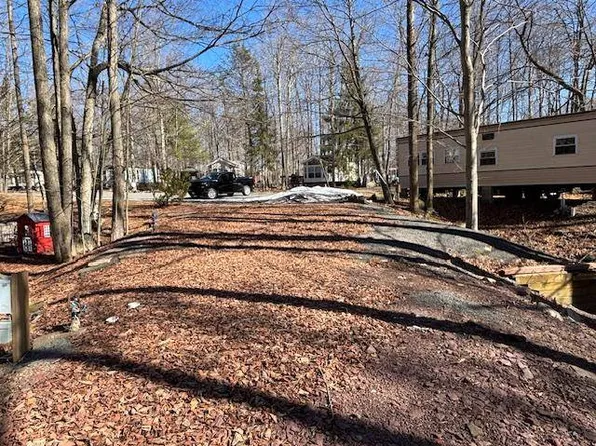 J5-136 Carousel Ct, Gouldsboro, PA 18424