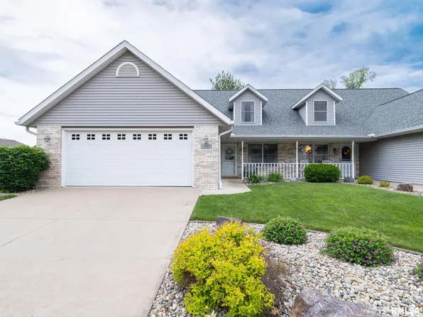 1909 Dane Kelsey Dr, Pekin, IL 61554