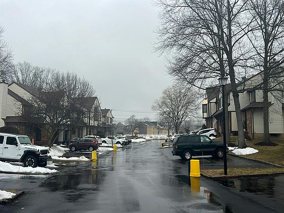 4th image of 18 Cambridge Dr