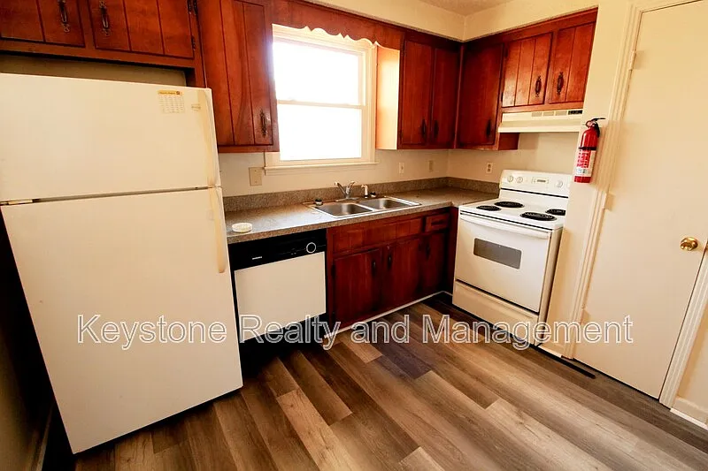 2 bed, 1.5 bath, 900 sqft, $850 — Photo 3