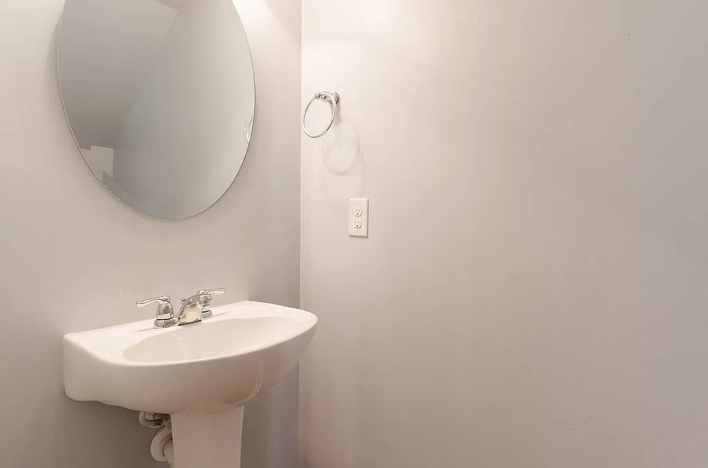 3 bed, 2.0 bath, 1283 sqft, $1,895 — Photo 4