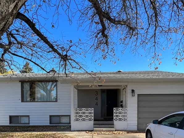 344 Carleton Dr #B, Saskatoon, SK S7H 4C1