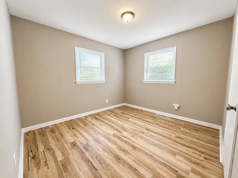 3228 S Saint Paul Ave — Photo 8