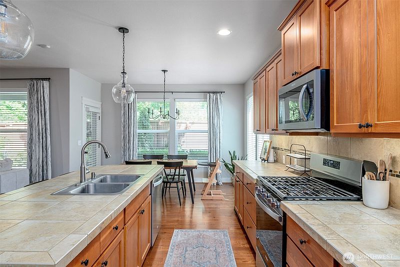 4th image of 7728 Keystone Avenue NE
